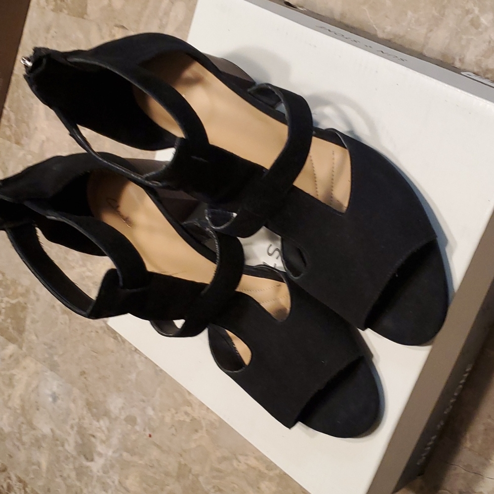 Brand new black suede t straps clarks sandal pumps size 10
